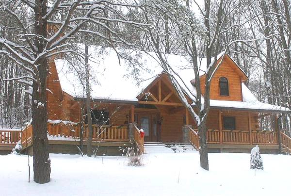 Log Cabin in the Snow w/ Private 6 person Hot Tub