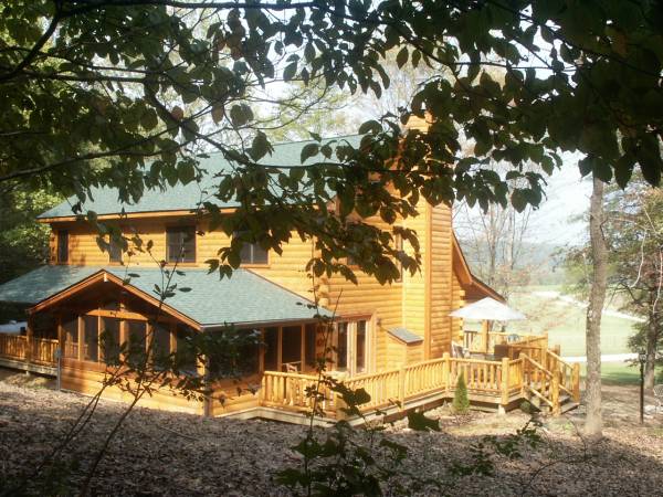 Hot Tub on Screened Porch in Luxury Log Cabin